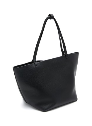 模特儿示范图 - 点击放大 - THE ROW - PARK TOTE THREE 皮革手袋