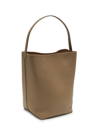 模特儿示范图 - 点击放大 - THE ROW - 大号 N/S PARK 皮革托特包