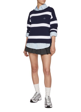 模特儿示范图 - 点击放大 - JOSHUA SANDERS - Smiley Face Patch Cotton Sweater