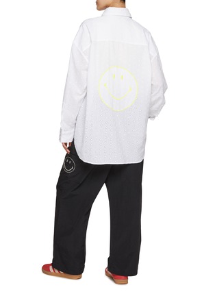 模特儿示范图 - 点击放大 - JOSHUA SANDERS - Smiley Face Motif Cotton Shirt