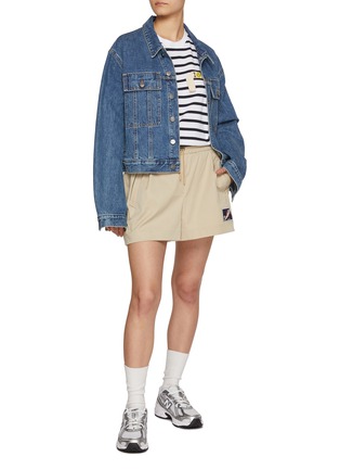 模特儿示范图 - 点击放大 - JOSHUA SANDERS - Smiley Face Slogan Patch Striped Cotton T-Shirt