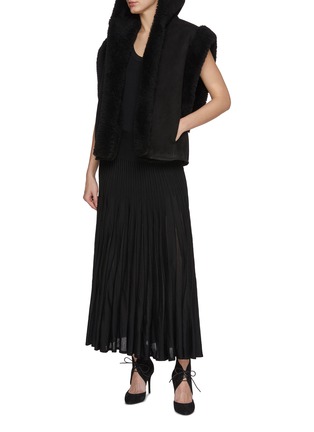 模特儿示范图 - 点击放大 - ALAÏA - 皮毛一体连帽马甲