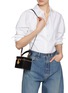 模特儿示范图 - 点击放大 - ALAÏA - Cube Leather Vanity Bag