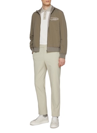 模特儿示范图 - 点击放大 - SOUTHCAPE - Cropped Logo Waistband Pants