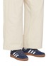 模特儿示范图 - 点击放大 - ADIDAS - X CLOT 男款 GAZELLE 运动鞋