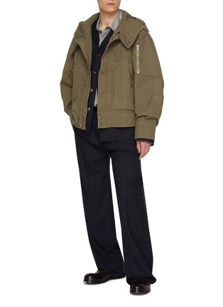 模特儿示范图 - 点击放大 - DRIES VAN NOTEN - Varsen Multi-Pocket Hooded Cotton Jacket