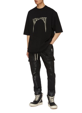 模特儿示范图 - 点击放大 - RICK OWENS DRKSHDW - HOLLYWOOD 印花纯棉 T 恤