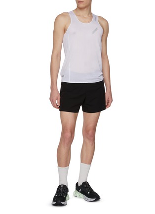 模特儿示范图 - 点击放大 - SOAR RUNNING - X Race Scoop Neck Race Vest