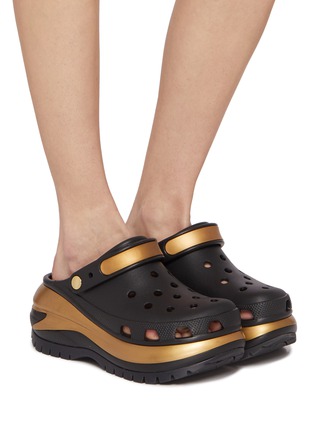 模特儿示范图 - 点击放大 - CROCS - Unisex Mega Crush Clog