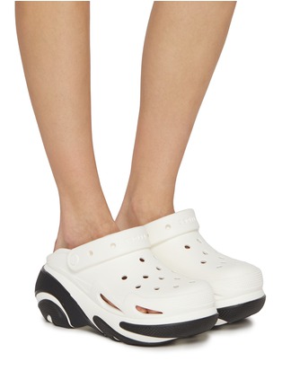 模特儿示范图 - 点击放大 - CROCS - Bubble Crush Reflector Clogs