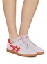 模特儿示范图 - 点击放大 - ASICS - x HAY Skyhand OG Low Top Unisex Sneakers
