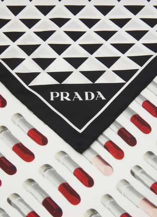 细节 - 点击放大 - PRADA - 印花方形丝巾