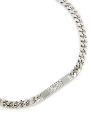 细节 - 点击放大 - MM6 MAISON MARGIELA - Embossed Logo Brass Curb Chain Necklace — Polished Palladio