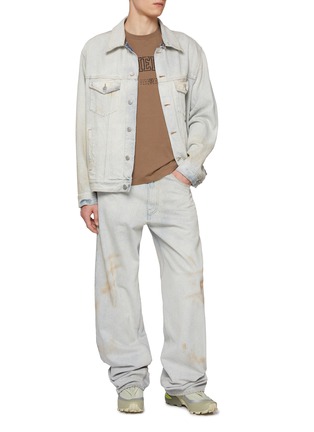 模特儿示范图 - 点击放大 - MM6 MAISON MARGIELA - Bleached Aged Jeans