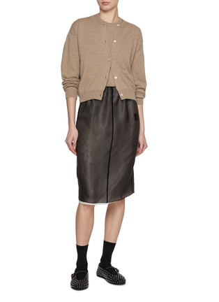 模特儿示范图 - 点击放大 - NACKIYÉ - Mother Of Pearl Button Up Cashmere Cardigan