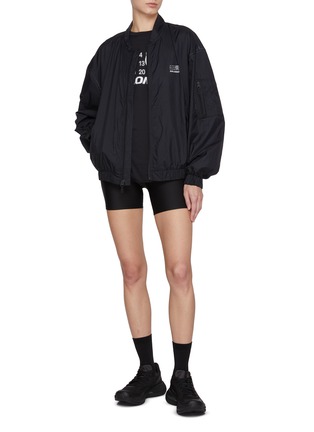 模特儿示范图 - 点击放大 - MM6 MAISON MARGIELA - X SALOMON 轰炸机夹克