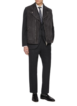 模特儿示范图 - 点击放大 - BRUNELLO CUCINELLI - Notch Lapel Single Breasted Pinstripe Wool Cashmere Suit