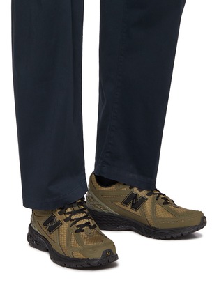 模特儿示范图 - 点击放大 - NEW BALANCE - 1906R Low Top Men's Sneakers