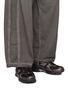 模特儿示范图 - 点击放大 - NEW BALANCE - 530 Low Top Men's Sneakers