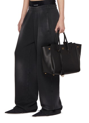 模特儿示范图 - 点击放大 - BALENCIAGA - Small Hampton Leather Tote Bag