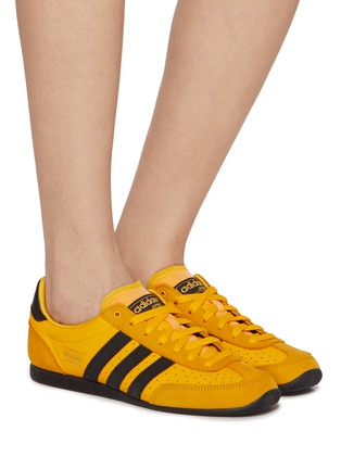 模特儿示范图 - 点击放大 - ADIDAS - 女款 JAPAN 系带运动鞋