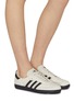 模特儿示范图 - 点击放大 - ADIDAS - 女款 SAMBA OG 系带运动鞋