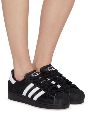 模特儿示范图 - 点击放大 - ADIDAS - 女款 SUPERSTAR II 系带运动鞋