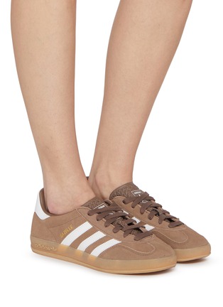 模特儿示范图 - 点击放大 - ADIDAS - Gazelle Indoor Low Top Women's Sneakers