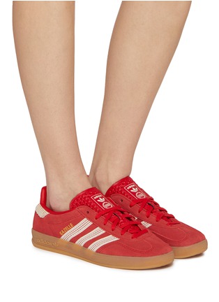 模特儿示范图 - 点击放大 - ADIDAS - Gazelle Indoor Suede Women's Sneakers