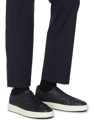 模特儿示范图 - 点击放大 - OFFICINE CREATIVE - 男款 SLOUCH 001 系带运动鞋