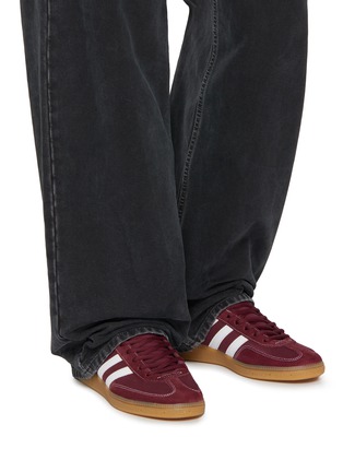 模特儿示范图 - 点击放大 - ADIDAS - x Sporty & Rich Handball Spezial Low Top Men's Sneakers