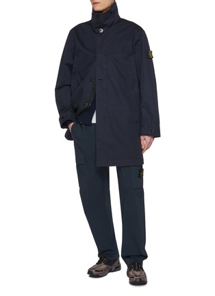 模特儿示范图 - 点击放大 - STONE ISLAND - Raso Gommato 3L Organic Cotton Blend Car Coat Jacket
