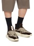 模特儿示范图 - 点击放大 - RICK OWENS - Megalaced Geth Runner Suede Men's Sneakers