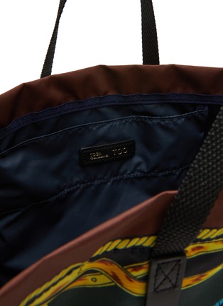 细节 - 点击放大 - TOGA VIRILIS - Toga Too Printed Tote Bag