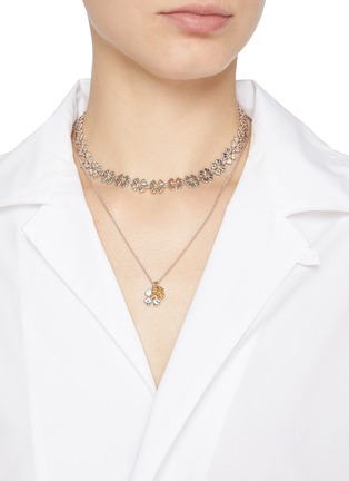 模特儿示范图 - 点击放大 - SSIL - Clover Rhodium Gold Plated Brass Necklace