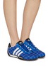 模特儿示范图 - 点击放大 - ADIDAS - Adiracer Lo Women''s Sneakers