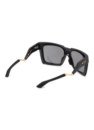 模特儿示范图 - 点击放大 - OAKLEY - Enigma Ink Prizim O Matter™ Square Sunglasses