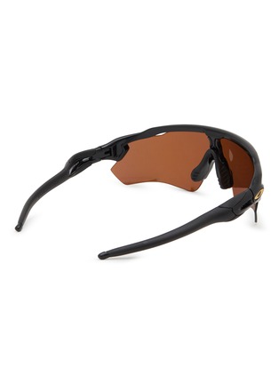 模特儿示范图 - 点击放大 - OAKLEY - Radar® EV Prizim O Matter™ Rectangle Sunglasses