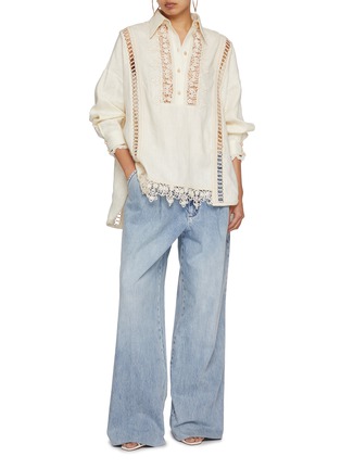模特儿示范图 - 点击放大 - ZIMMERMANN - Illuminate Embroidered Linen Cotton Shirt