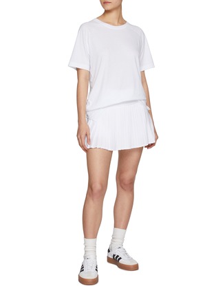 模特儿示范图 - 点击放大 - ALO YOGA - Triumph Short Sleeve T-shirt