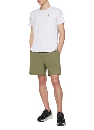 模特儿示范图 - 点击放大 - ON - Performance-T Contrast Back T-Shirt