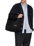 模特儿示范图 - 点击放大 - COMME DES GARÇONS HOMME - Horizontal Tote Bag