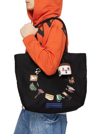 模特儿示范图 - 点击放大 - JW ANDERSON - House Cotton Yarn Crochet Charm