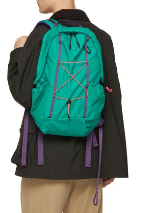 模特儿示范图 - 点击放大 - ELLIKER - Kiln Hooded Zip Top Backpack