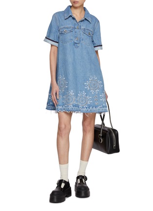 模特儿示范图 - 点击放大 - GANNI - Broderie Anglaise Denim Mini Dress
