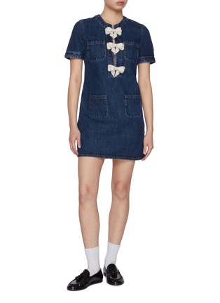 模特儿示范图 - 点击放大 - SELF-PORTRAIT - Bow Detail Pocket Denim Mini Dress