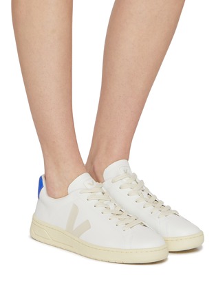 模特儿示范图 - 点击放大 - VEJA - Urca Low Top Leather Women's Sneakers