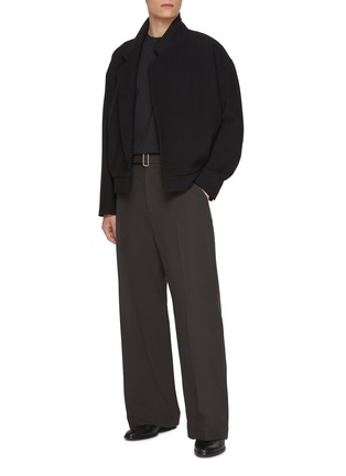 模特儿示范图 - 点击放大 - FEAR OF GOD - Notch Lapel Cropped Virgin Wool Jacket