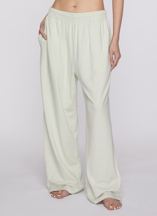 模特儿示范图 - 点击放大 - SKIMS - COTTON JERSEY 松紧腰宽松长裤