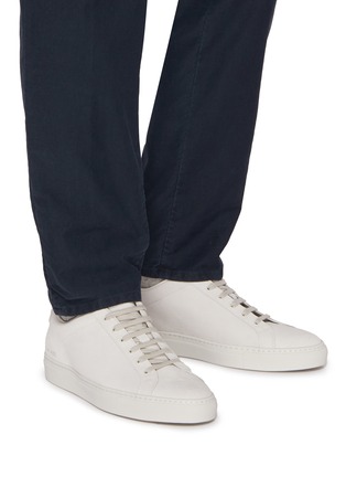 模特儿示范图 - 点击放大 - COMMON PROJECTS - Retro Suede Men's Sneakers